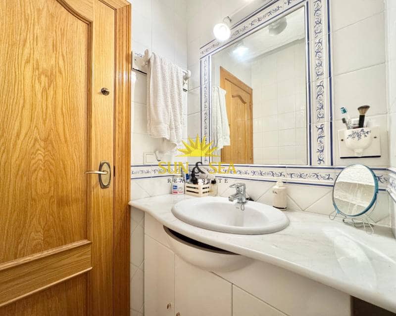 3 soverom Leilighet til leie i Torrevieja med svømmebasseng - € 900 (Ref: 9590357)