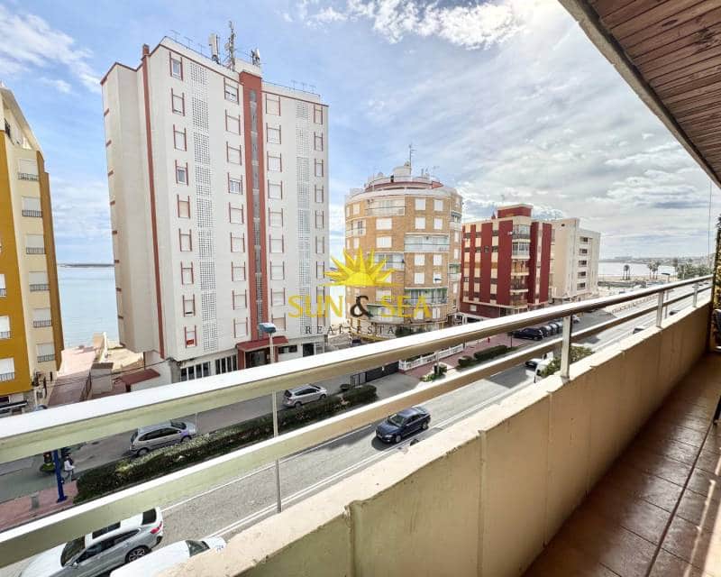 3 soverom Leilighet til leie i Torrevieja med svømmebasseng - € 900 (Ref: 9590357)