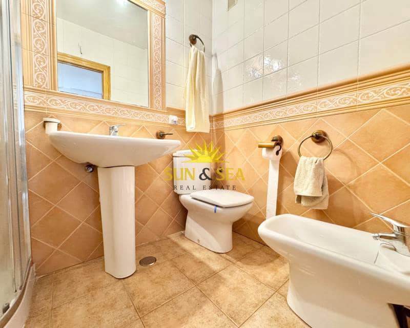 3 soverom Leilighet til leie i Torrevieja med svømmebasseng - € 900 (Ref: 9590357)