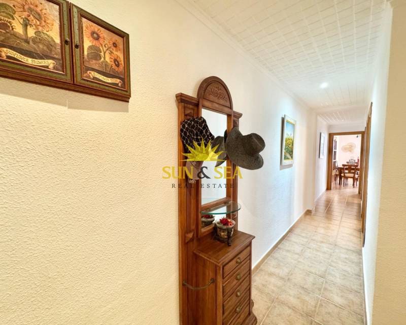 3 sypialnia Apartament na sprzedaż w Torrevieja z basenem - 260 000 € (Ref: 9590484)