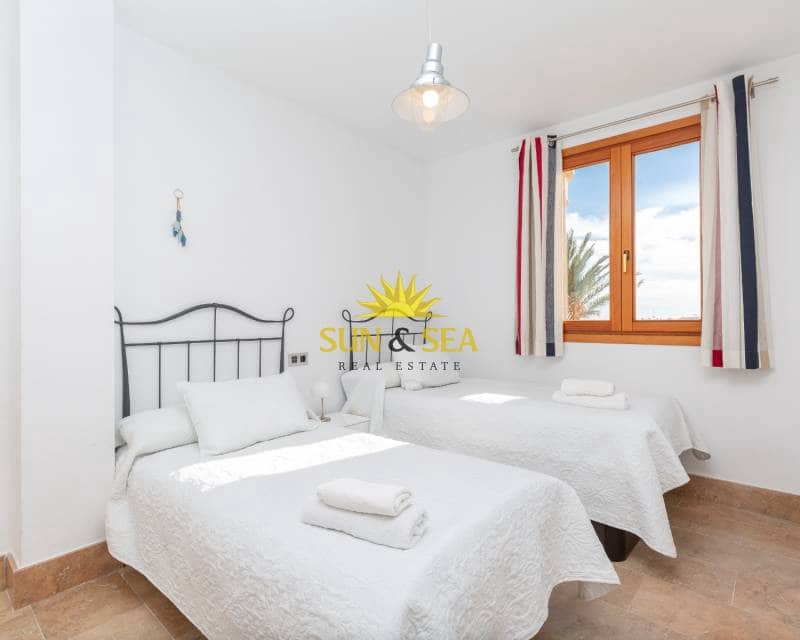 Appartement de 2 chambres à louer à Guardamar del Segura avec piscine garage - 1 100 € (Ref: 9592083)