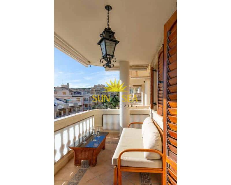 Appartement de 2 chambres à louer à Guardamar del Segura avec piscine garage - 1 100 € (Ref: 9592083)