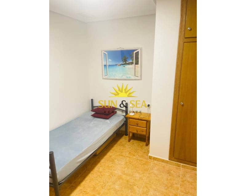 2 bedroom Apartment for rent in Torrevieja - € 800 (Ref: 9593139)