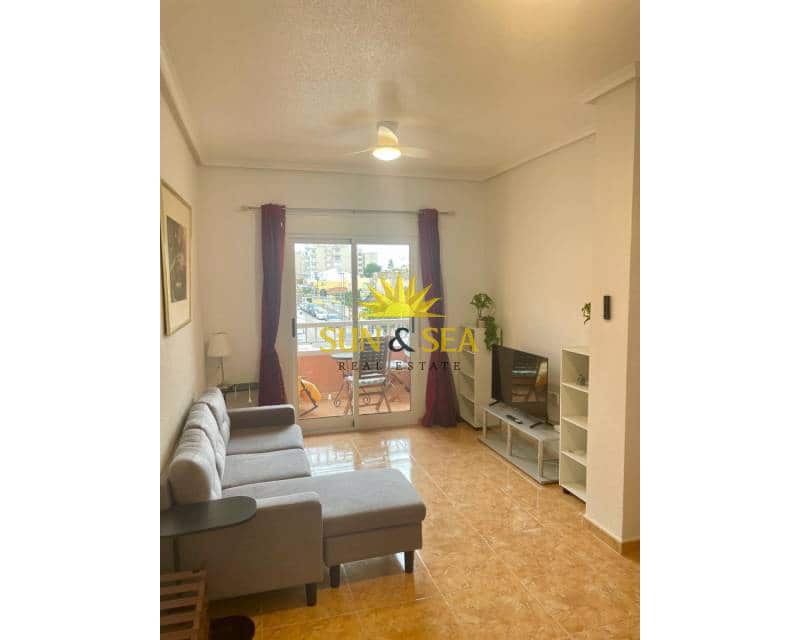 2 bedroom Apartment for rent in Torrevieja - € 800 (Ref: 9593139)