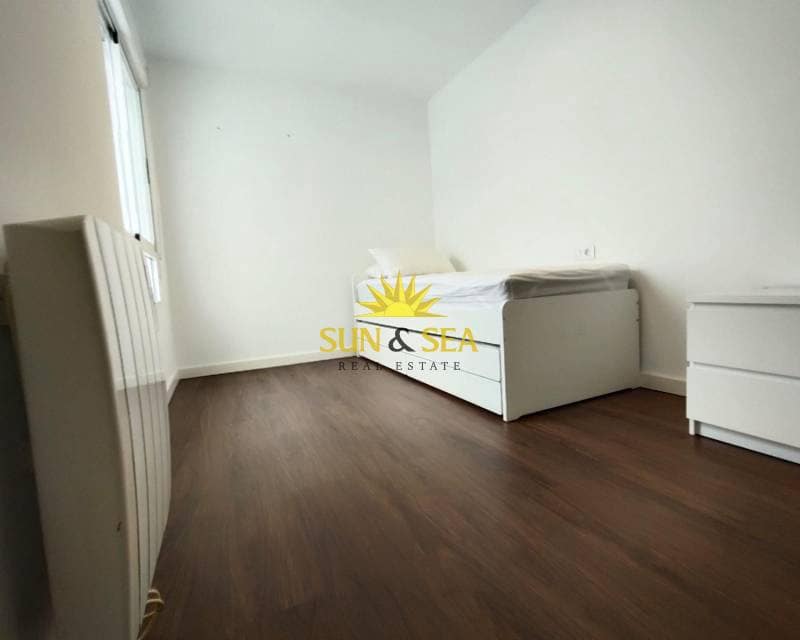 3 soveværelse Penthouse til leje i Torrevieja med garage - € 1.200 (Ref: 9593223)