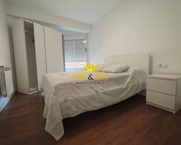 3 soveværelse Penthouse til leje i Playa de los Locos, Torrevieja med garage - € 1.200 (Ref: 9593223)
