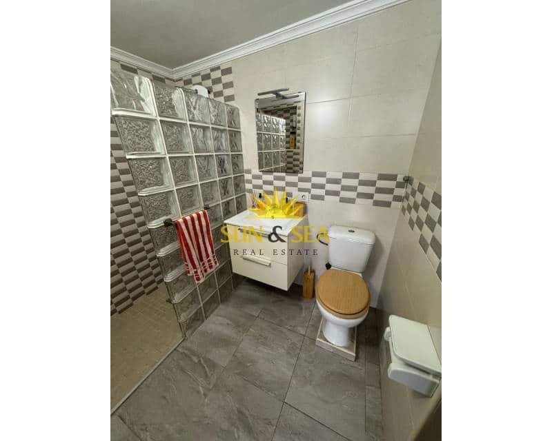 Apartamento de 5 habitaciones en Torrevieja en alquiler con piscina - 1.200 € (Ref: 9593225)