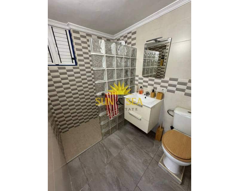 Apartamento de 5 habitaciones en Torrevieja en alquiler con piscina - 1.200 € (Ref: 9593225)