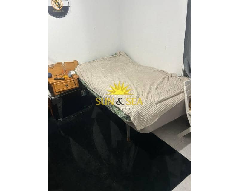 Apartamento de 5 habitaciones en Torrevieja en alquiler con piscina - 1.200 € (Ref: 9593225)