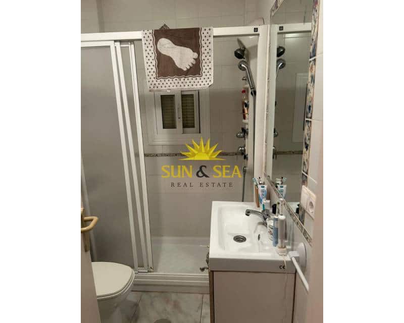 Apartamento de 5 habitaciones en Torrevieja en alquiler con piscina - 1.200 € (Ref: 9593225)