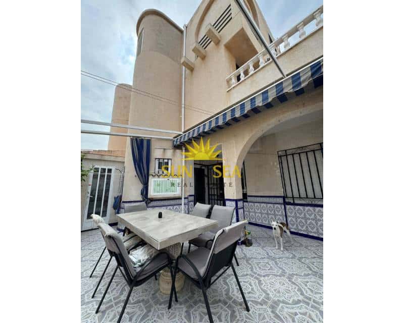 Apartamento de 5 habitaciones en Torrevieja en alquiler con piscina - 1.200 € (Ref: 9593225)