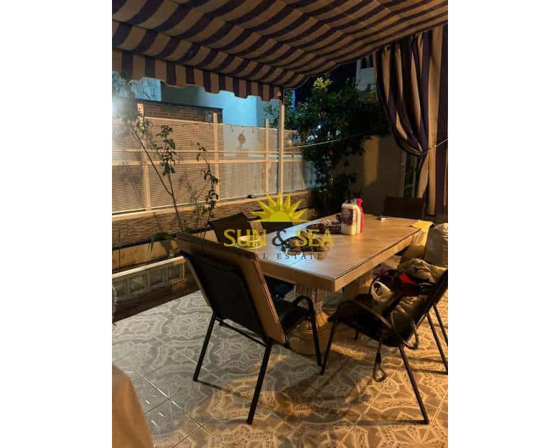 Apartamento de 5 habitaciones en Torrevieja en alquiler con piscina - 1.200 € (Ref: 9593225)