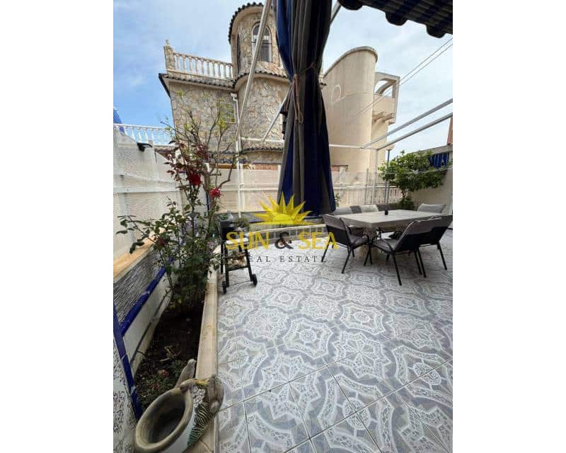 Apartamento de 5 habitaciones en Torrevieja en alquiler con piscina - 1.200 € (Ref: 9593225)