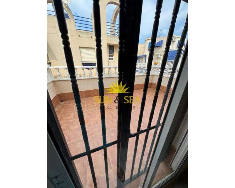 Apartamento de 5 habitaciones en Torrevieja en alquiler con piscina - 1.200 € (Ref: 9593225)