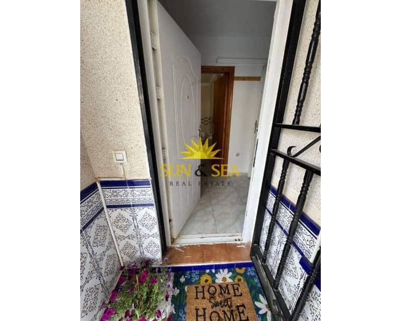 Apartamento de 5 habitaciones en Torrevieja en alquiler con piscina - 1.200 € (Ref: 9593225)