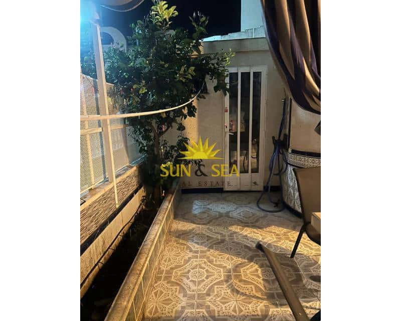 Apartamento de 5 habitaciones en Torrevieja en alquiler con piscina - 1.200 € (Ref: 9593225)