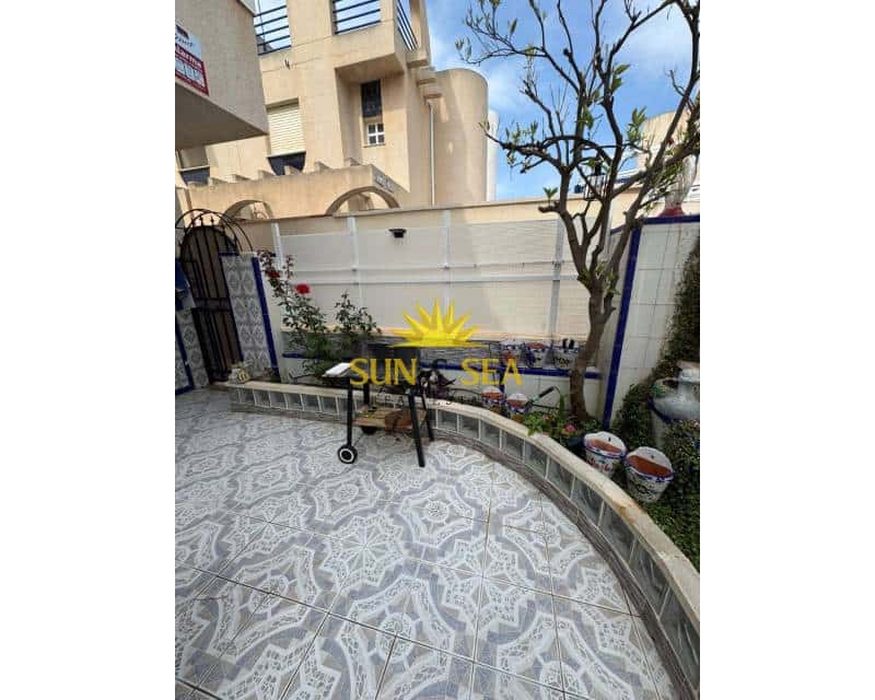 Apartamento de 5 habitaciones en Torrevieja en alquiler con piscina - 1.200 € (Ref: 9593225)