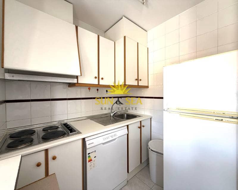 2 slaapkamer Appartement te huur in Torrevieja - € 800 (Ref: 9593227)