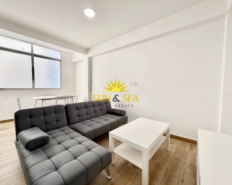 4 soveværelse Lejlighed til leje i Playa de San Juan - € 1.100 (Ref: 9603055)