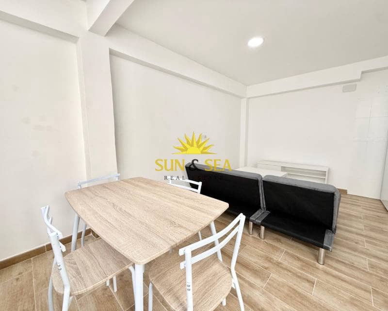 4 soveværelse Lejlighed til leje i Playa de San Juan - € 1.100 (Ref: 9603055)