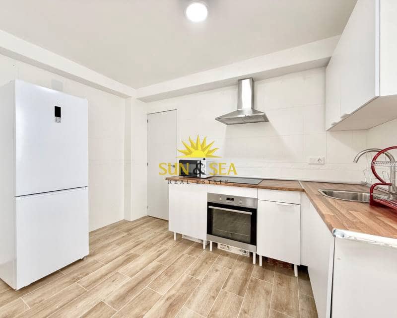 4 soveværelse Lejlighed til leje i Playa de San Juan - € 1.100 (Ref: 9603055)