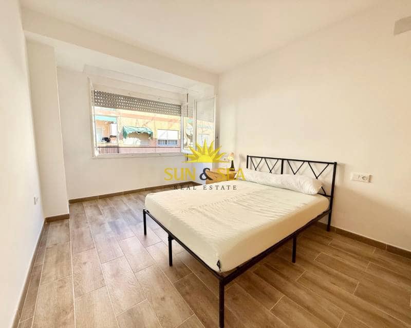 4 soveværelse Lejlighed til leje i Playa de San Juan - € 1.100 (Ref: 9603055)