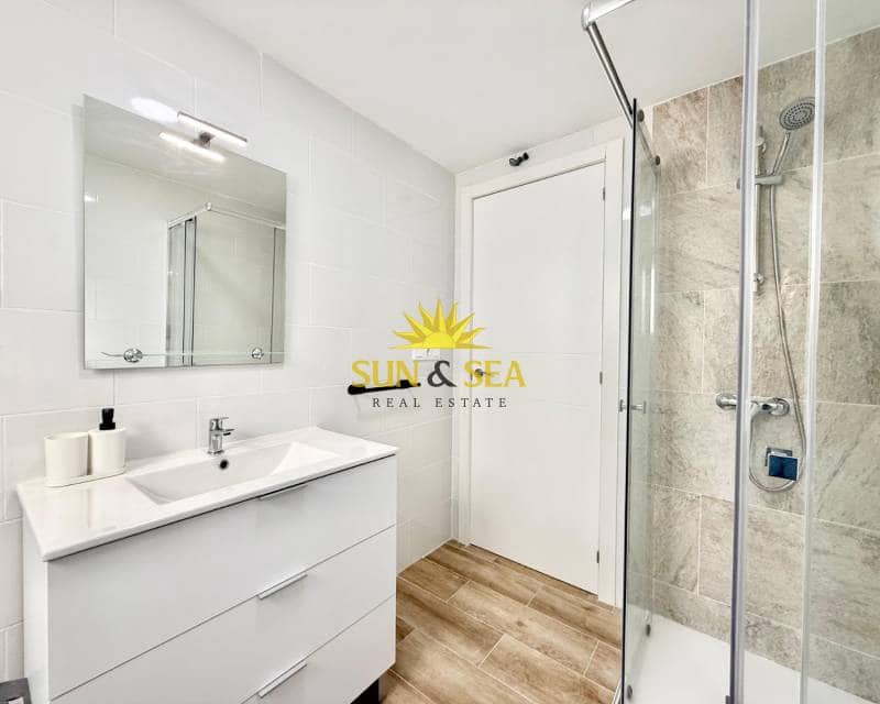 4 soveværelse Lejlighed til leje i Playa de San Juan - € 1.100 (Ref: 9603055)