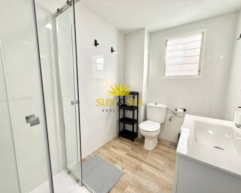 4 soveværelse Lejlighed til leje i Playa de San Juan - € 1.100 (Ref: 9603055)