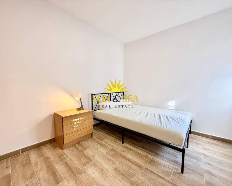 4 soveværelse Lejlighed til leje i Playa de San Juan - € 1.100 (Ref: 9603055)