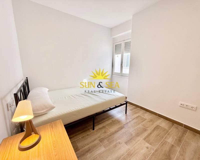 4 soveværelse Lejlighed til leje i Playa de San Juan - € 1.100 (Ref: 9603055)