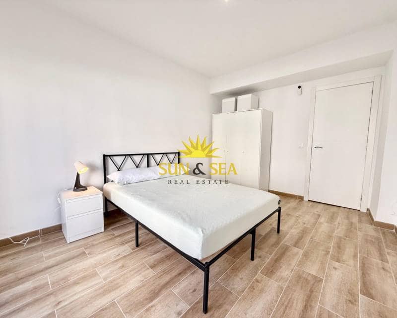 4 soveværelse Lejlighed til leje i Playa de San Juan - € 1.100 (Ref: 9603055)