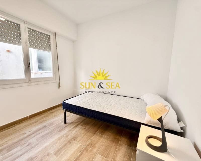 4 soveværelse Lejlighed til leje i Playa de San Juan - € 1.100 (Ref: 9603055)