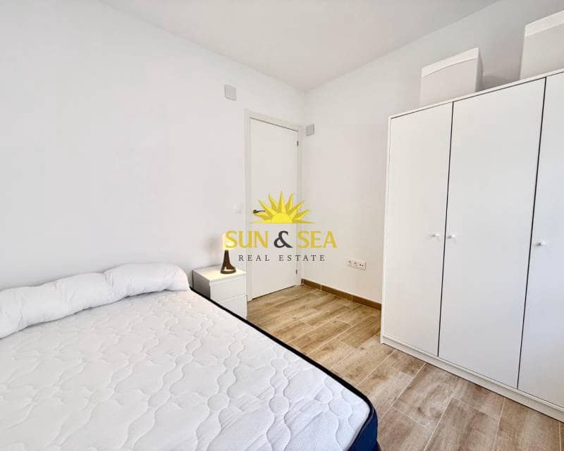 4 soveværelse Lejlighed til leje i Playa de San Juan - € 1.100 (Ref: 9603055)