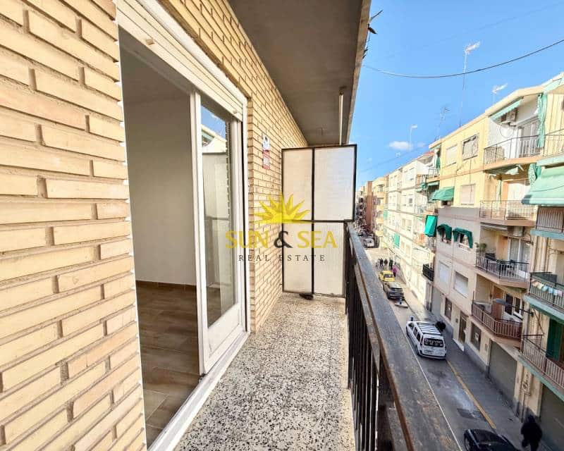 4 soveværelse Lejlighed til leje i Playa de San Juan - € 1.100 (Ref: 9603055)