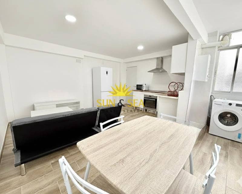 4 soveværelse Lejlighed til leje i Playa de San Juan - € 1.100 (Ref: 9603055)