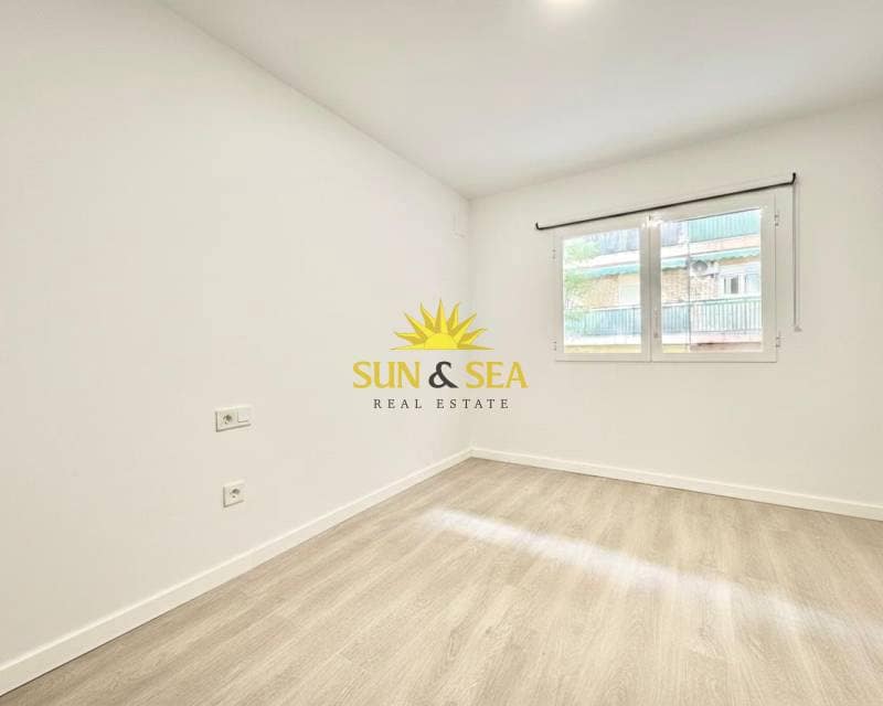 1 soveværelse Lejlighed til leje i El Campello - € 950 (Ref: 9610496)