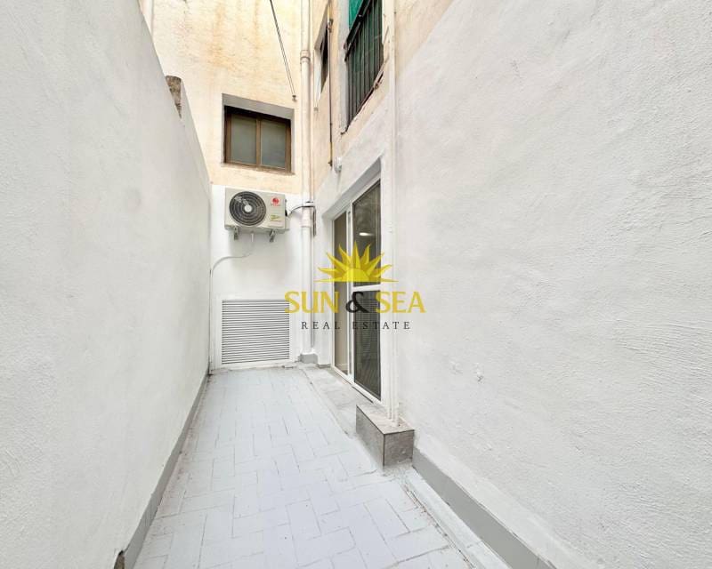 1 soveværelse Lejlighed til leje i El Campello - € 950 (Ref: 9610497)