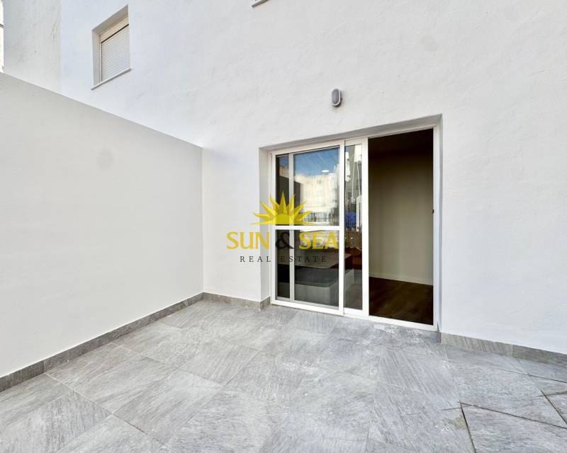 1 soveværelse Lejlighed til leje i El Campello - € 950 (Ref: 9610497)