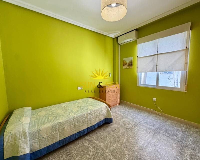 3 soveværelse Penthouse til leje i Torrevieja - € 1.100 (Ref: 9614085)