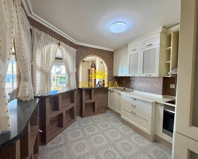 3 soveværelse Penthouse til leje i Torrevieja - € 1.100 (Ref: 9614085)