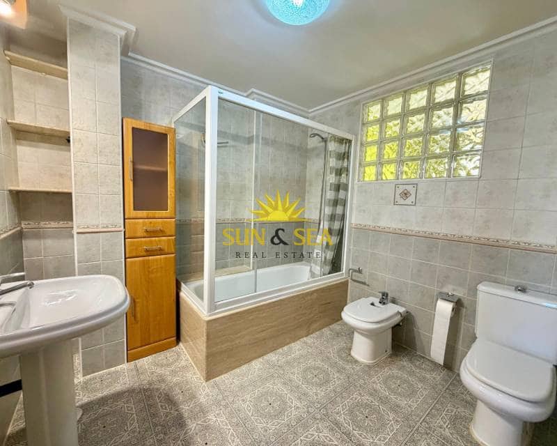 3 soveværelse Penthouse til leje i Torrevieja - € 1.100 (Ref: 9614085)