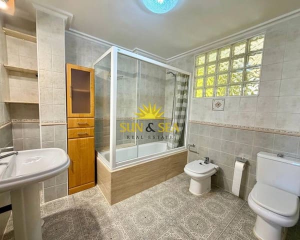 3 soveværelse Penthouse til leje i Playa de los Locos, Torrevieja - € 1.100 (Ref: 9614085)