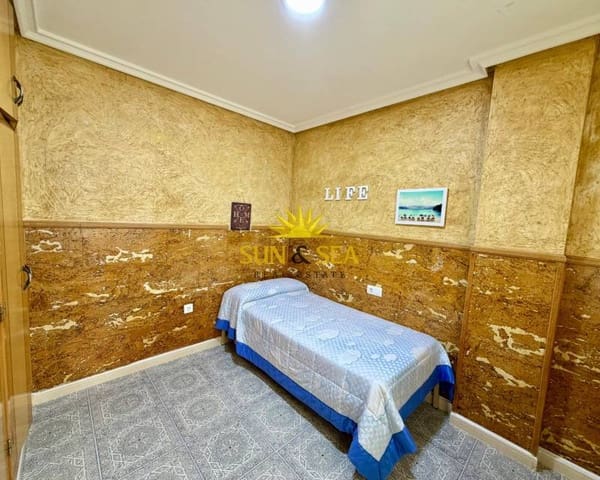 3 soveværelse Penthouse til leje i Playa de los Locos, Torrevieja - € 1.100 (Ref: 9614085)