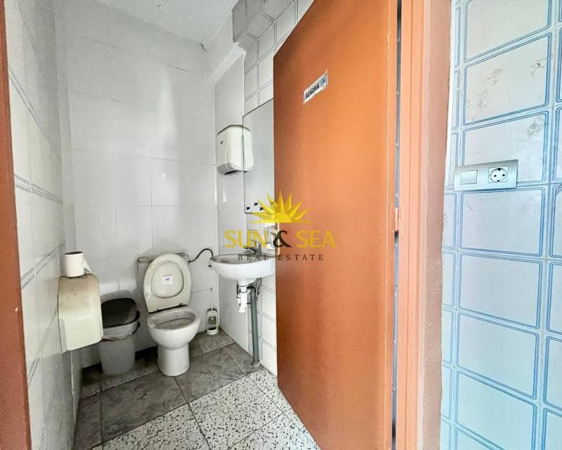 1 camera da letto Commerciale in vendita in Torrevieja con piscina - 150.000 € (Rif: 9626901)