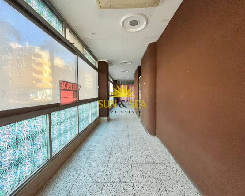 1 camera da letto Commerciale in vendita in Torrevieja con piscina - 150.000 € (Rif: 9626901)