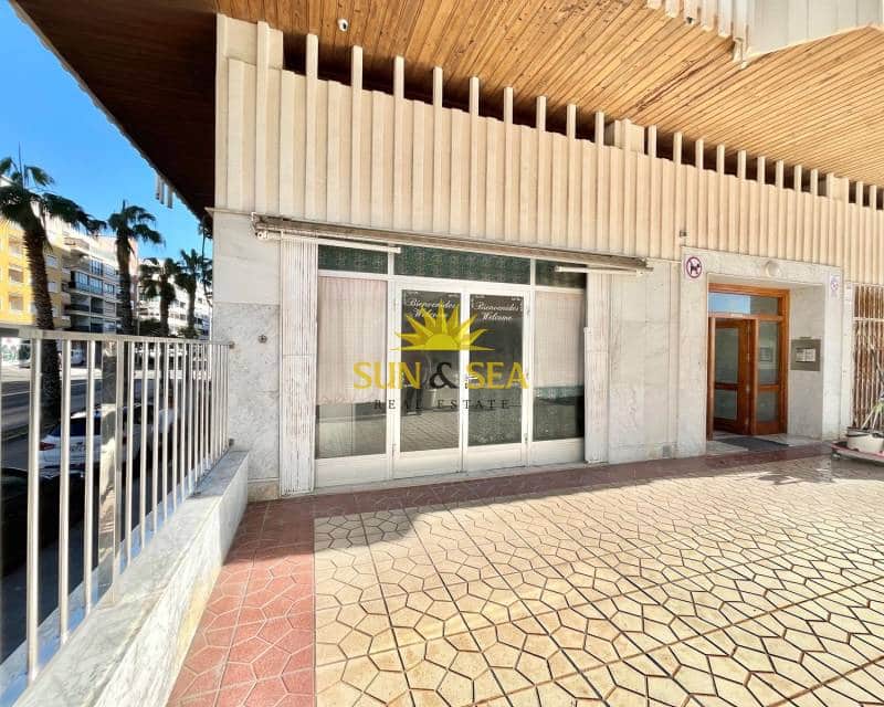 1 camera da letto Commerciale in vendita in Torrevieja con piscina - 150.000 € (Rif: 9626901)