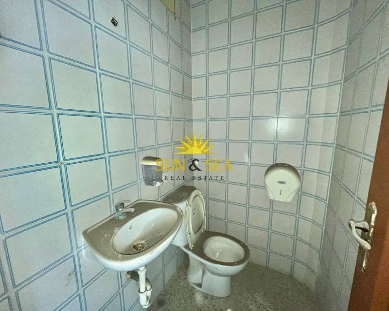 1 camera da letto Commerciale in vendita in Torrevieja con piscina - 150.000 € (Rif: 9626901)