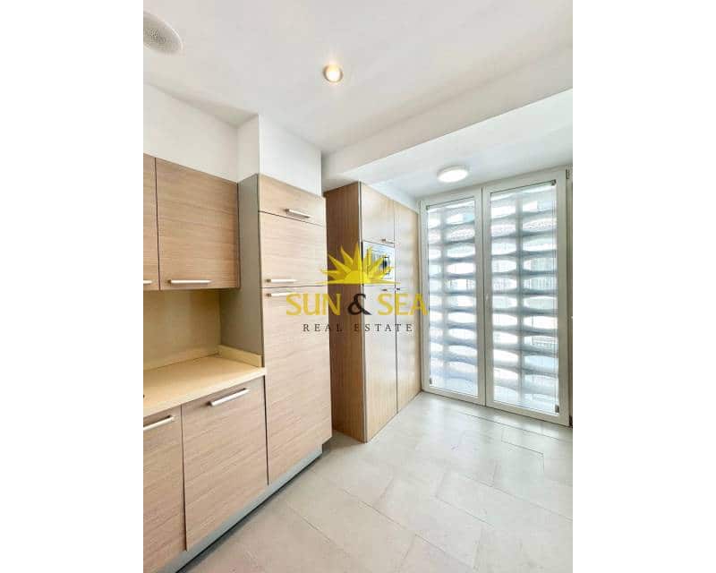 3 soveværelse Lejlighed til leje i Moraira - € 2.500 (Ref: 9630571)