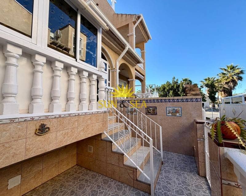 3 soverom Villa til salgs i Orihuela Costa med svømmebasseng garasje - € 250 000 (Ref: 9630572)