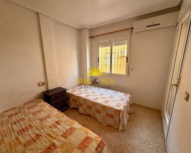 3 soverom Villa til salgs i Orihuela Costa med svømmebasseng garasje - € 250 000 (Ref: 9630572)